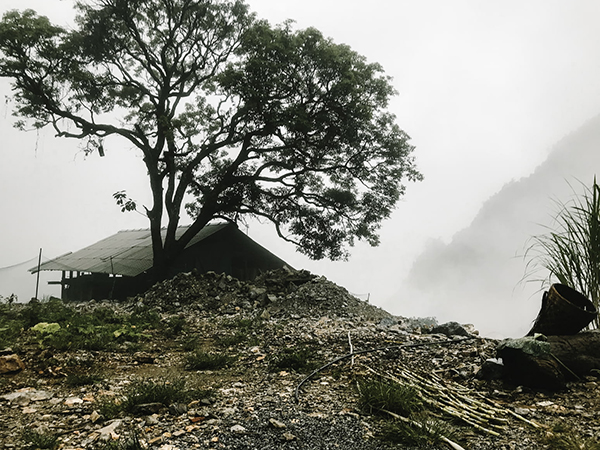 水乡霾白屋杜甫